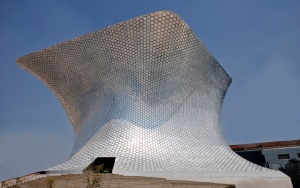 Museo Soumaya http://tmagazine.blogs.nytimes.com/2011/04/14/now-dazzling-museo-soumaya-in-mexico-city/)